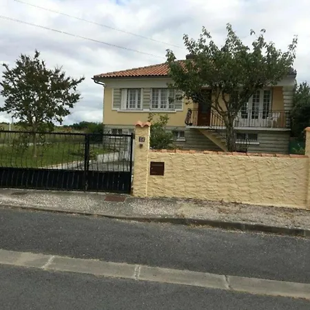 Maison Jonzac, 3 Pieces, 4 Personnes - Fr-1-246d-20 * Jonzac
